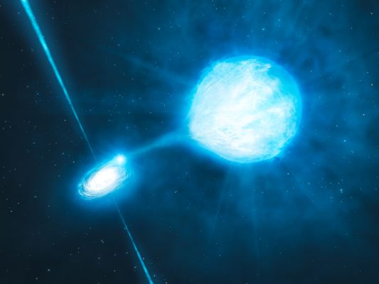 Vue d'artiste de la naissance d'un trou noir dans un couple stellaire binaire. Sur fond noir, une étoile à neutrons (on voit son rayon d'émission) est entourée par un disque de matière dont une partie est arrachée à l'étoile voisine, laquelle a commencé à dissiper ses couches externes vers l'espace. Le tout est dans des tons blanc-bleu.