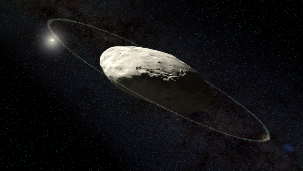 Vue d'artiste de la planète naine Hauméa, que j'utilisais dans ma vidéo sur Pluton. On voit ce qui ressemble à un gros galet (Hauméa est assez massive pour que sa gravité lui fasse prendre une forme globalement sphérique, d'où son statut de planète naine, mais elle tourne tellement vite sur elle-même que cette sphère est très aplatie par l'effet centrifuge. Dans son plus grand diamètre, elle fait quasiment la taille de Pluton.) avec autour d'elle un fin anneau de poussière. On voit dans le lointain le Soleil, assez petit à cause de la perspective.