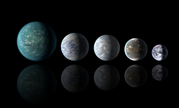 Comparaison des tailles (la masse seule étant plus difficile à représenter en image) entre la Terre et quatre exoplanètes découvertes. Évidemment, si l'image de la Terre est une vraie photo, celles des exoplanètes sont des vues d'artiste (on voit d'ailleurs un reflet sous elles comme si elles étaient des billes posées sur une surface, ce qui me semble être un choix douteux, mais bon). Les exoplanètes représentées sont Kepler-22b, Kepler-69c, Kepler-62e et Kepler-62f. Les trois dernières font entre une fois et demie et deux fois la taille de la Terre, la première est plutôt trois fois plus grosse que notre planète.