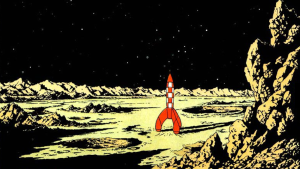 Dessin de la Lune par Hergé, dans lequel on voit la célèbre fusée lunaire rouge et blanche posée entre deux cratères au milieu d'une surface jaune, avec des collines tout autour. Un vrai alunissage ne ressemble pas du tout à ça, puisque la fusée se sépare en plusieurs morceaux dès sa montée dans l'atmosphère de la Terre, mais les deux albums concernés sont parus plus de quinze ans avant le premier vol lunaire, et trois ou quatre avant la première mise en orbite (Objectif Lune paraît en 1953 et On a marché sur la Lune en 1954), donc on peut excuser que les choses n'aient pas été correctement anticipées.