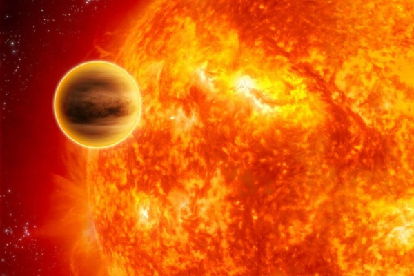 Vue d'artiste de Dimidium, l'une des premières exoplanètes découvertes. On voit la planète, ressemblant un peu à Jupiter, mais beaucoup trop proche de son étoile, qui occupe la plus grande partie du dessin. Effectivement, ça ne ressemble pas franchement à notre système solaire. Vue d'artiste de Dimidium, l'une des premières exoplanètes découvertes. On voit la planète, ressemblant un peu à Jupiter, mais beaucoup trop proche de son étoile, qui occupe la plus grande partie du dessin. Effectivement, ça ne ressemble pas franchement à notre système solaire.