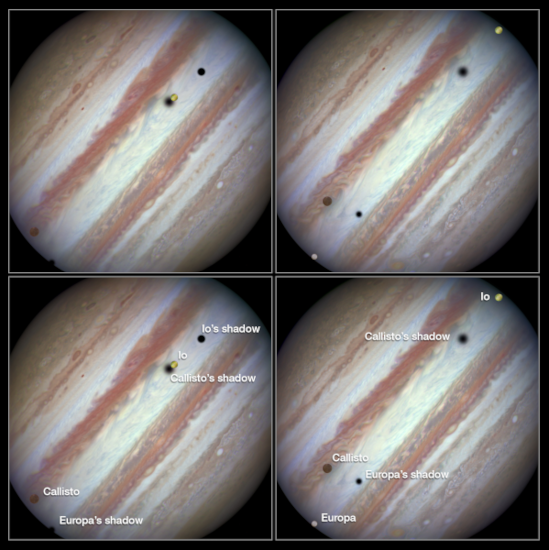 Image trouvée sur Wikimédia Commons montrant deux photos de Jupiter juxtaposées, prises par le télescope spatial Hubble, et en dessous les deux mêmes images mais où des textes ont été ajoutés pour indiquer ce qu'on voit au juste. À gauche, on a donc trois ombres noires sur la planète : celle d'Europe juste au bord de la planète en bas à gauche, et en haut à droite, plus visibles, celles de Callisto, un peu floue, et de Io, bien nette. On voit également Callisto et Io passer devant Jupiter, la première étant en bas, pas très éloignée de l'ombre d'Europe, tandis que la seconde est presque en train de survoler l'ombre de Callisto. Sur la seconde photo, la planète a un peu tourné, et Io est maintenant dans le coin supérieur droit, un peu plus éloignée de l'ombre de Callisto, et son ombre à elle n'apparaît plus. En revanche, on peut maintenant voire plus distinctement l'ombre d'Europe, toujours pas très éloignée de la position de Callisto, et on voit maintenant plutôt bien Europe elle-même dans le coin inférieur gauche.