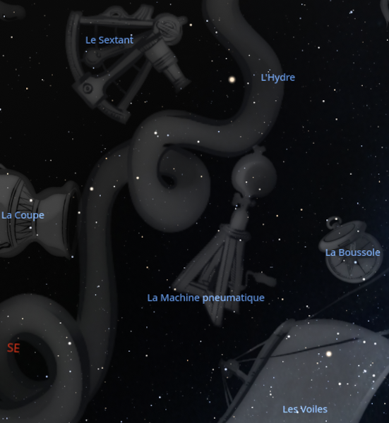 Capture d'écran de Stellarium (pour ne pas changer) montrant leur version de la constellation de la machine pneumatique. On voit qu'elle est dans le ciel, présentement du côté du sud-est (mais j'ai dû retirer le sol et l'atmosphère pour qu'on arrive à voir quelque chose), entourée par les constellations de la Coupe, du Sextant, de l'Hydre, de la Boussole et des Voiles (on avait déjà vu cette dernière dans un thread récent, pas très loin de celle du Centaure. Et franchement, on repère surtout ces constellations parce que leurs noms sont écrits). La machine pneumatique elle-même est ici représentée par un support de bois à quatre pieds au dessus duquel est fixé une boule, rappelant celle de l'expérience de Magdebourg que l'on va détailler dans le prochain pouet.