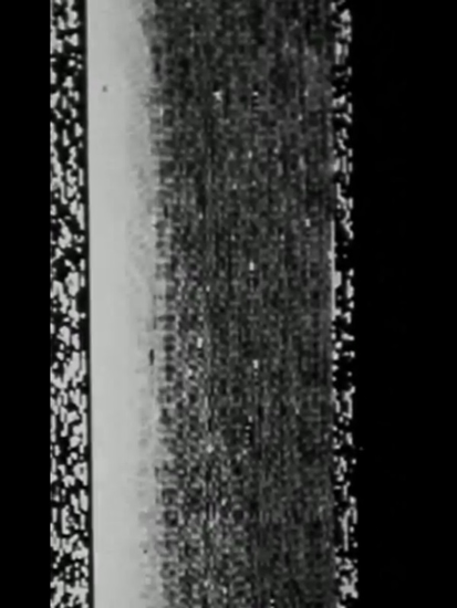 Unique photo envoyée par Mars 3, trouvée sur la page Wikipédia anglophone dédiée à la sonde. C'est la première image reçue de la planète rouge, mais à part ça, son intérêt est quand même assez limité : on voit globalement des bandes verticales floues noires et blanches.