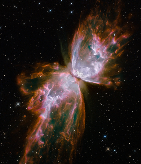 Photo prise par le télescope spatial Hubble de la nébuleuse du Papillon. On peut voir deux grands cônes de matière qui se déploient autour de l'ancienne position de l'étoile, rappelant la forme des deux ailes d'un papillon. La naine blanche n'est pas visite sur cette photo, mais sa présence a bien pu être détectée au centre de la formation.